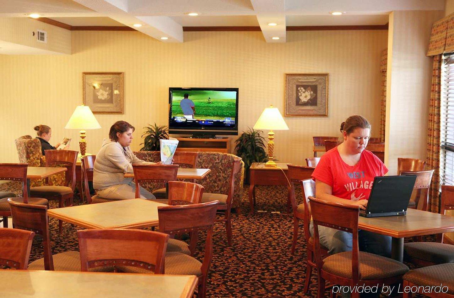 ハンプトン イン バーズダウン バーズタウン レストラン 写真